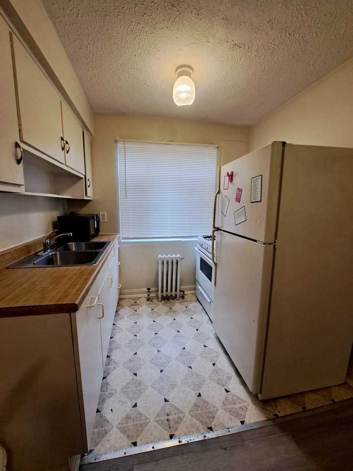 145 Glenridge Pl #D - Photo 5 of 10