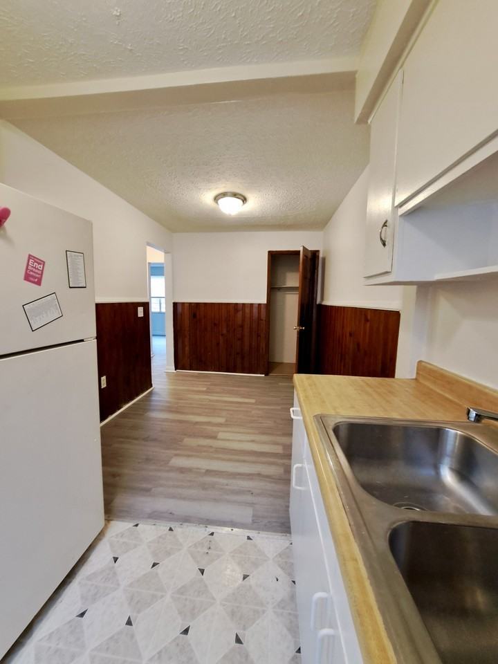145 Glenridge Pl #D - Photo 6 of 10