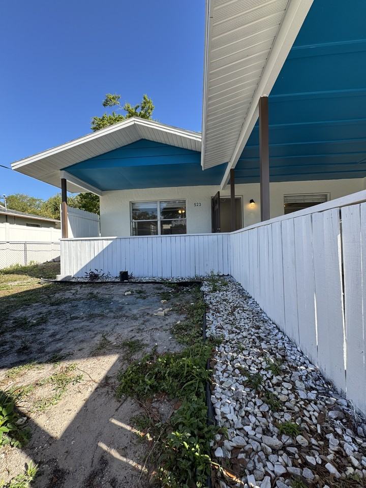 523 23rd Ave E #A - Photo 3 of 19