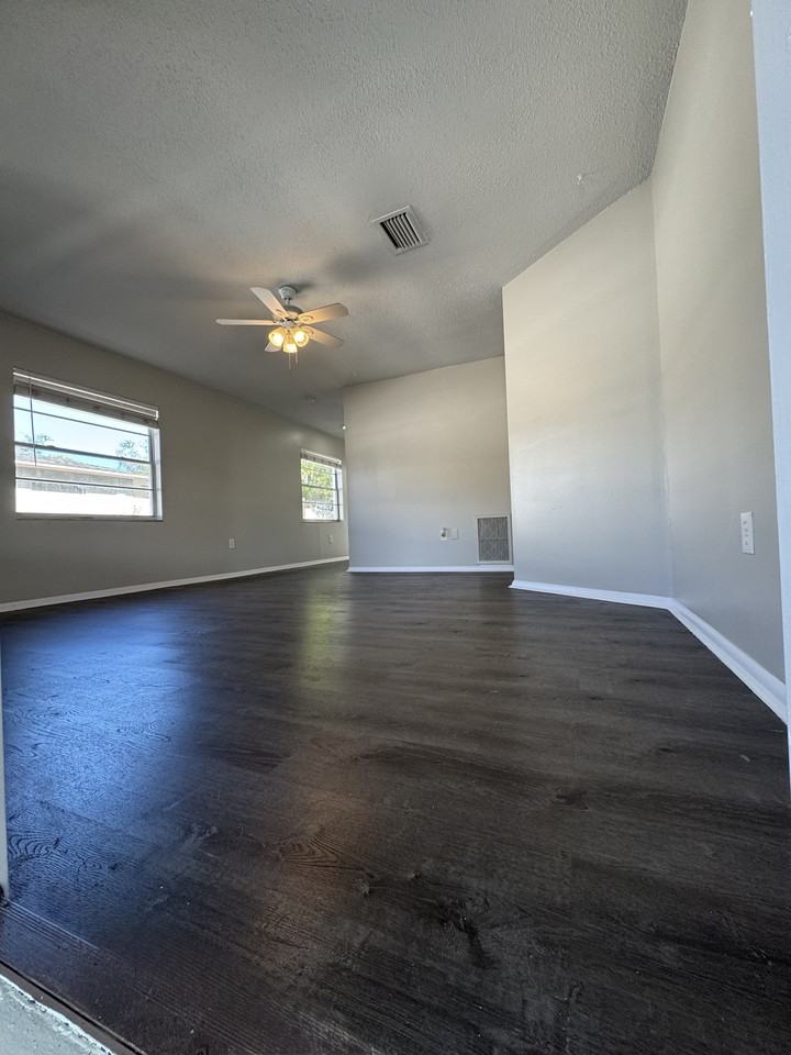 523 23rd Ave E #A - Photo 5 of 19