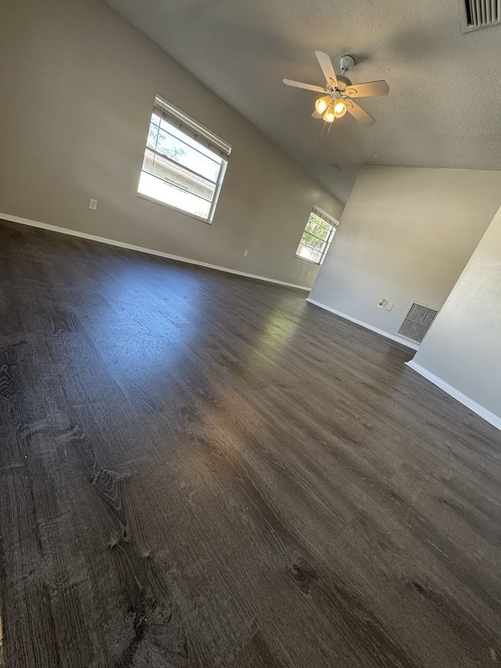 523 23rd Ave E #A - Photo 6 of 19