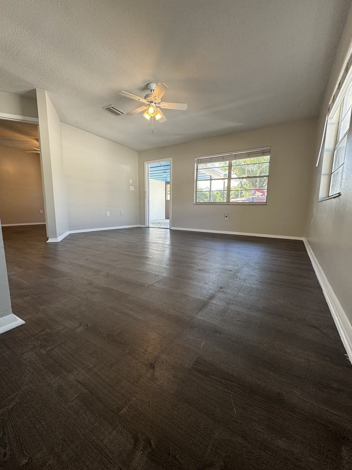 523 23rd Ave E #A - Photo 7 of 19