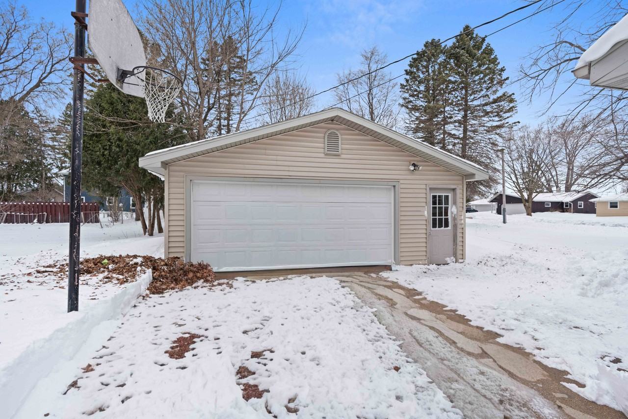 1045 Green Acres Ln #1 - Photo 3 of 20