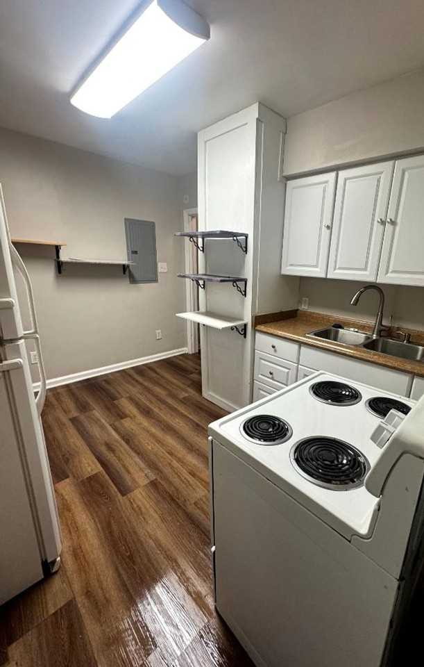 521 46th St - Photo 2 of 11