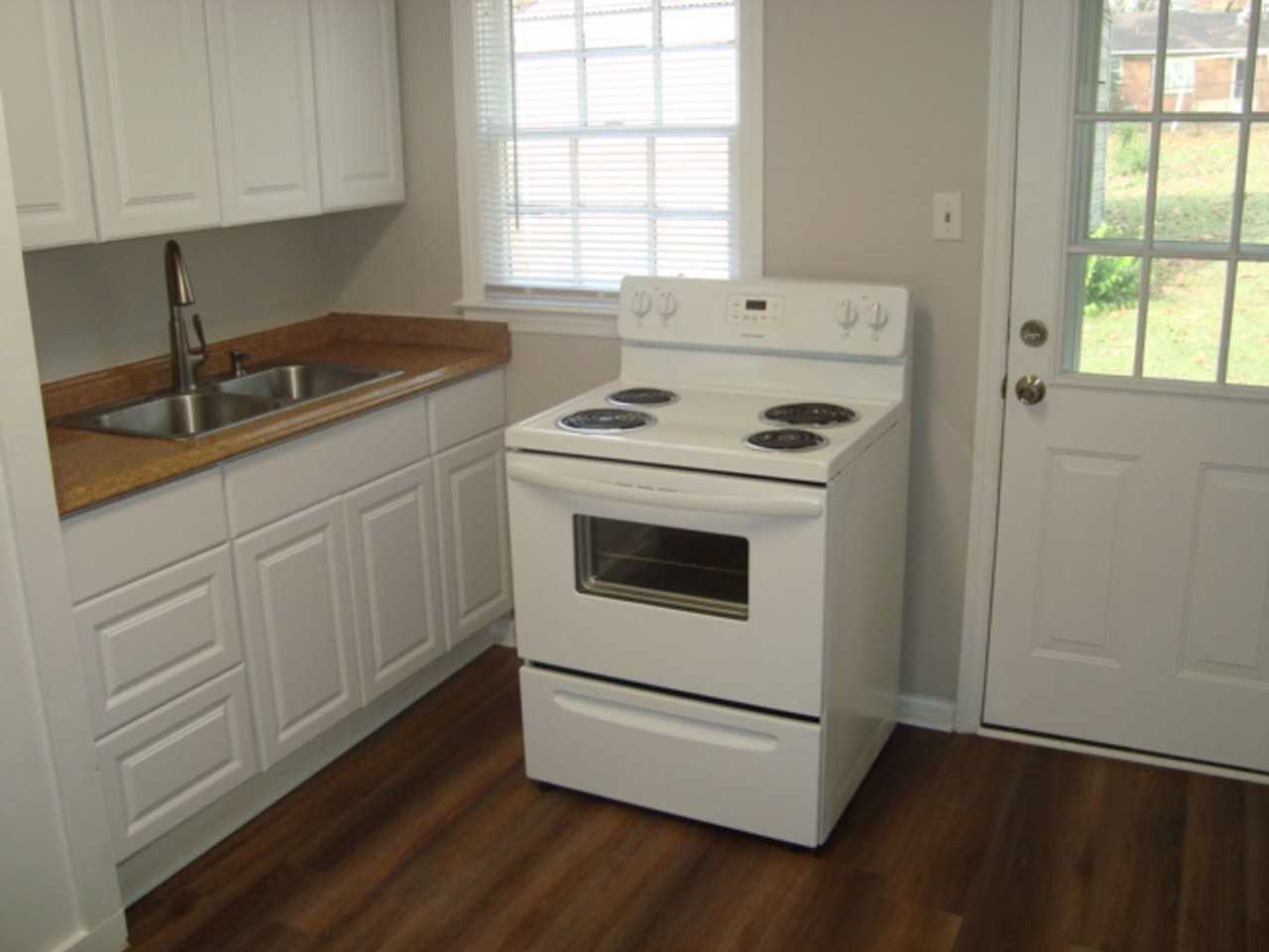 521 46th St - Photo 3 of 11