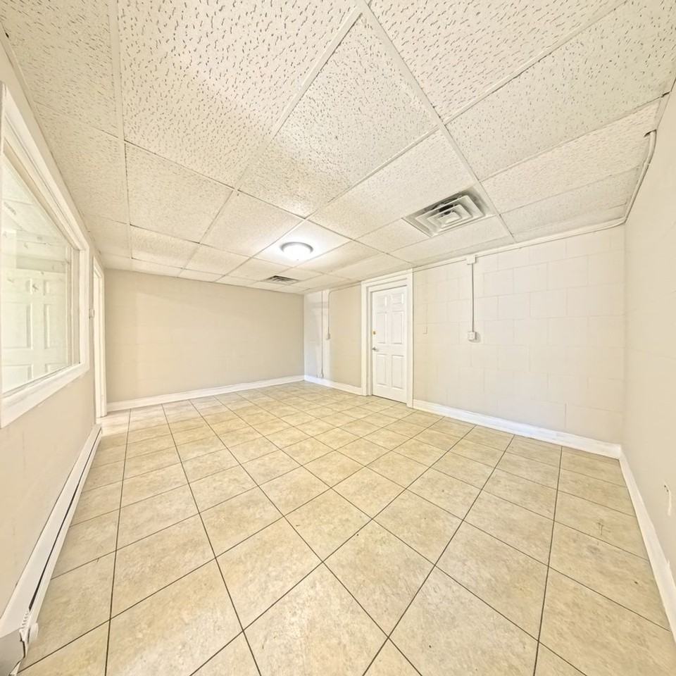 205 1st St NW - Photo 2 of 11