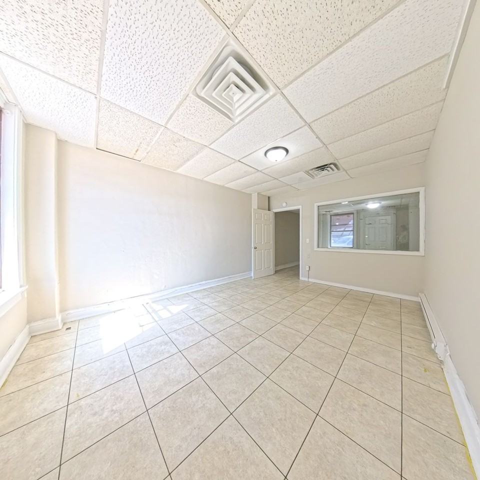 205 1st St NW - Photo 4 of 11