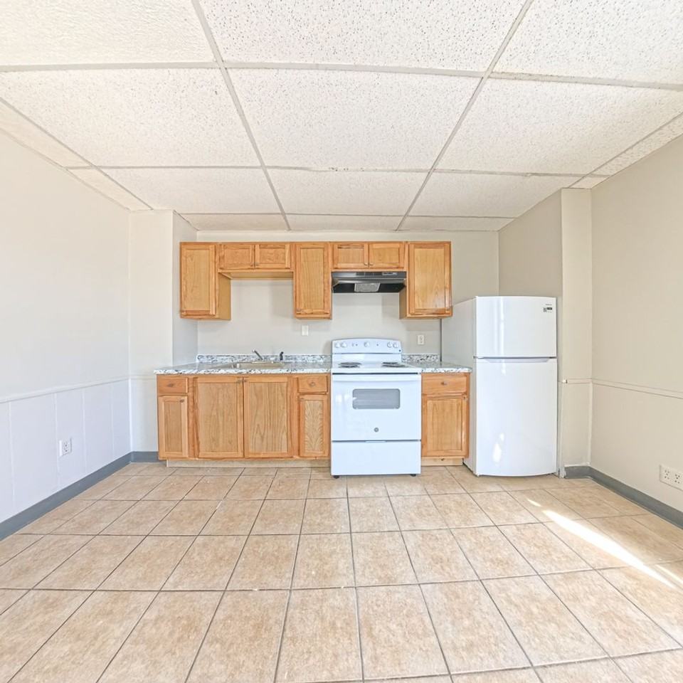 205 1st St NW - Photo 5 of 11