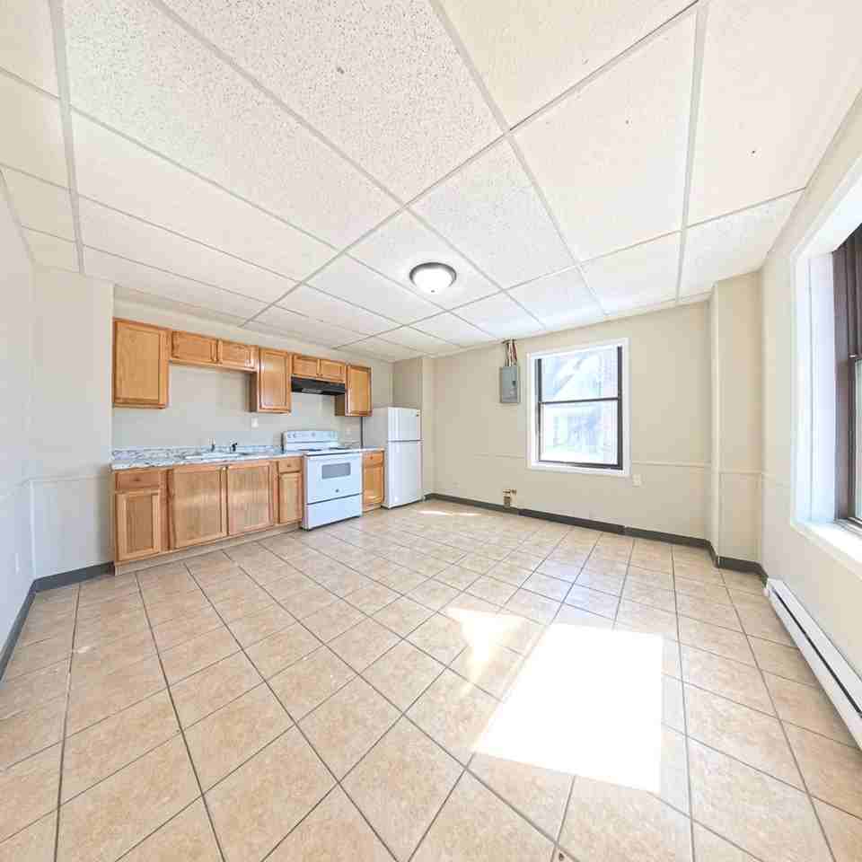 205 1st St NW - Photo 7 of 11