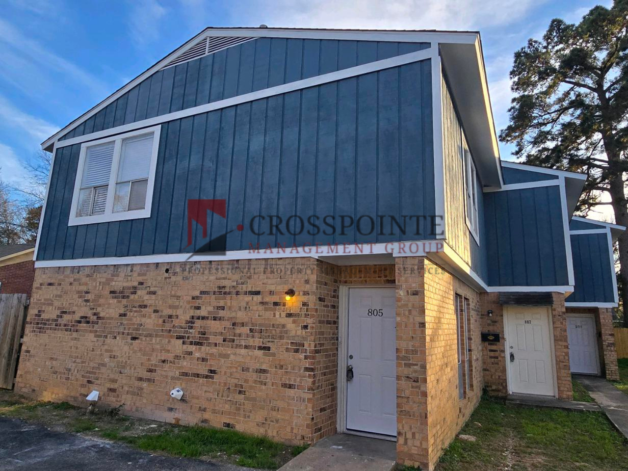 805 Texas St - Photo 2 of 26