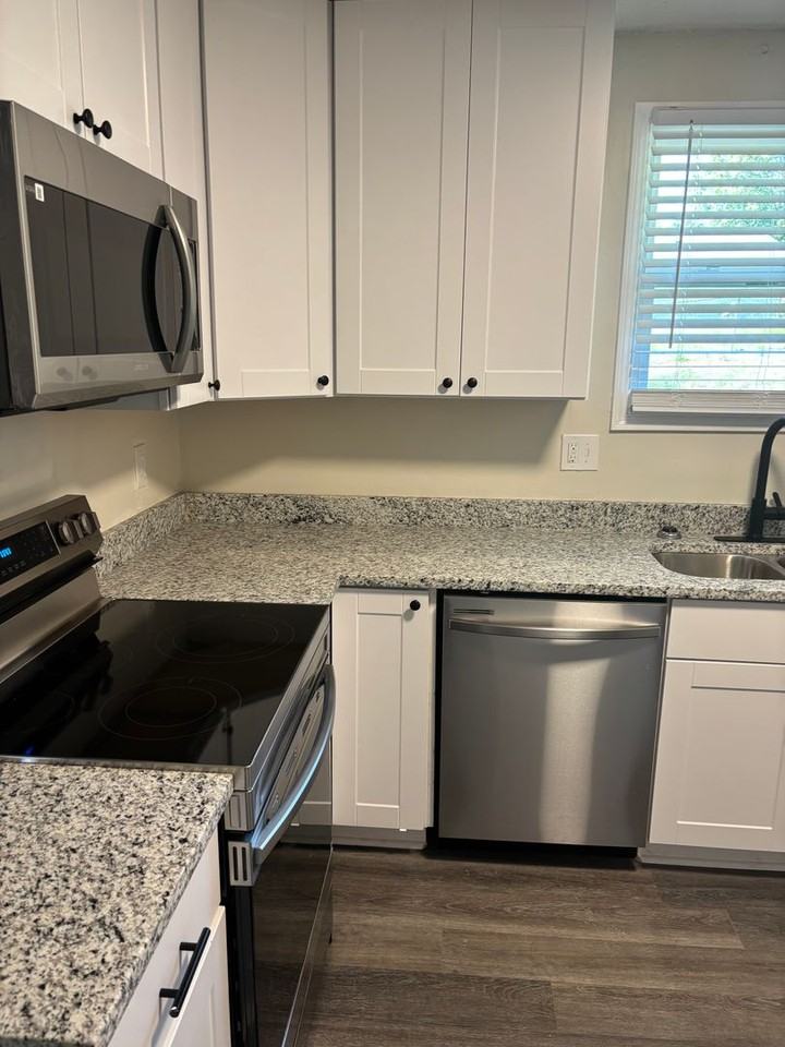 3515 Biltmore Pl - Photo 2 of 12