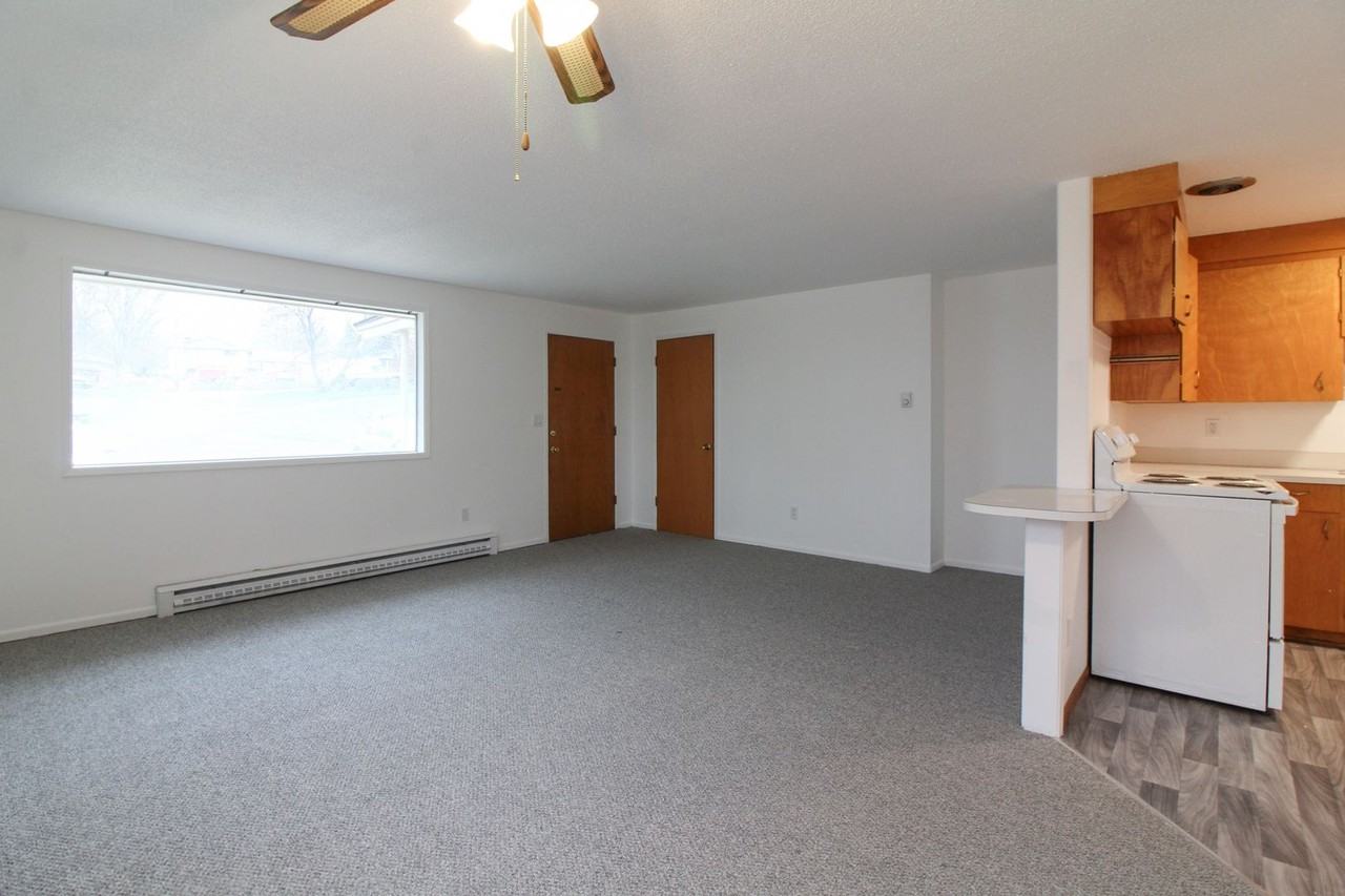 1618 W 7th Pl - Photo 2 of 9