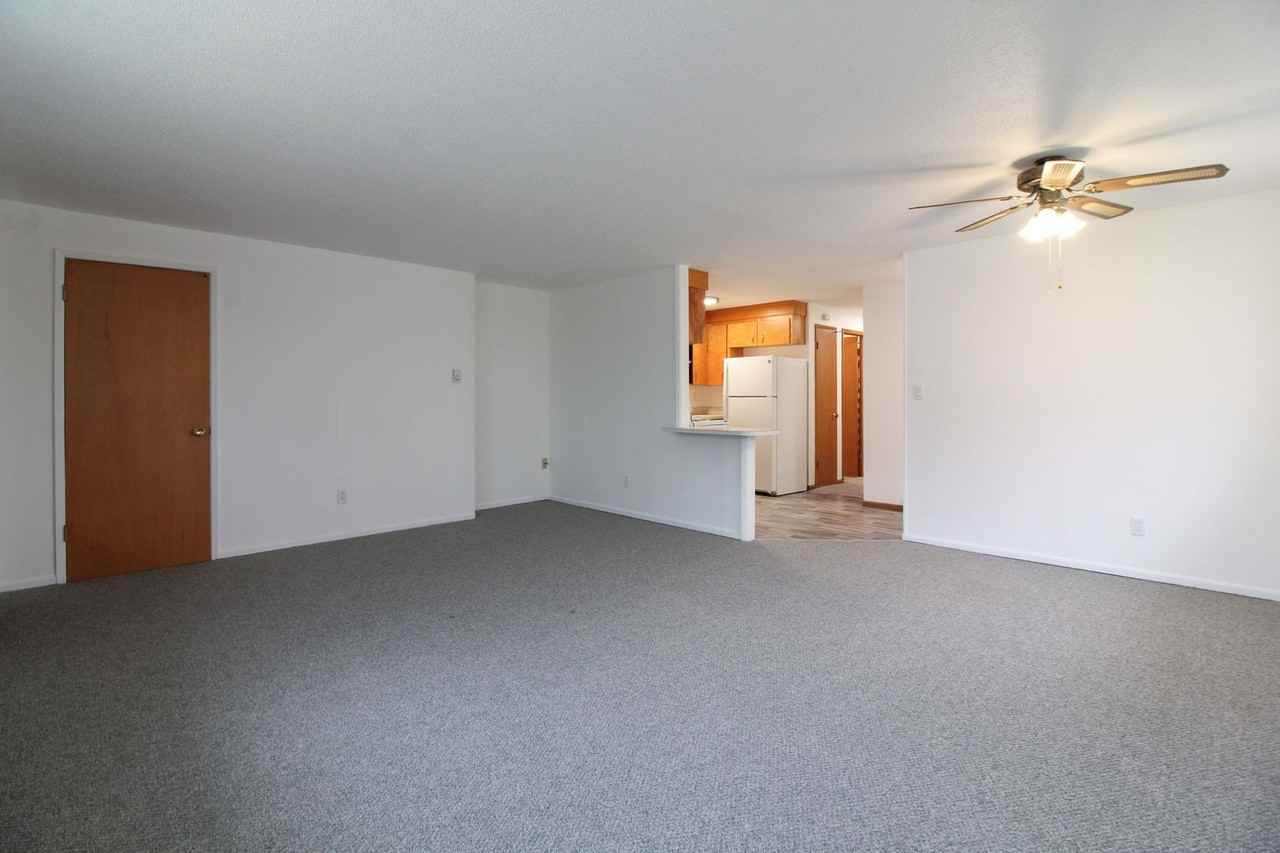 1618 W 7th Pl - Photo 3 of 9