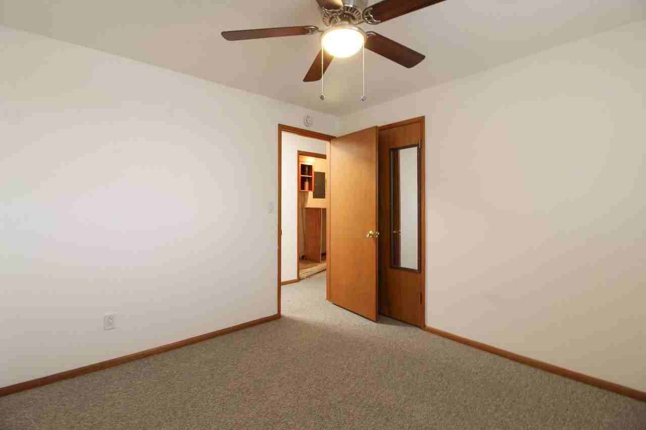 1618 W 7th Pl - Photo 5 of 9