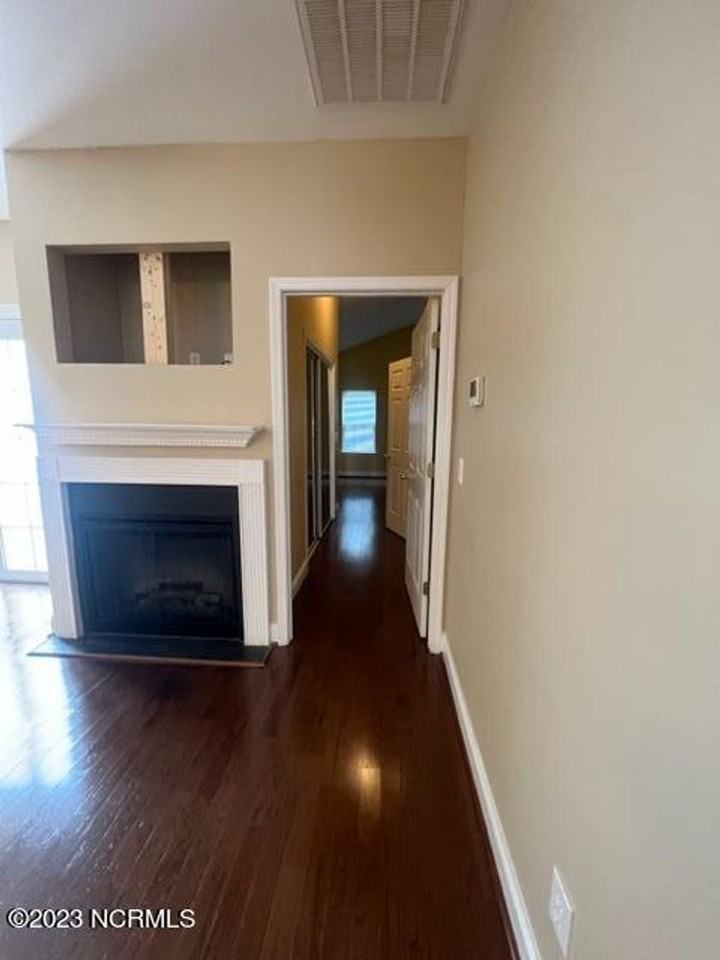 1546 Honey Bee Ln - Photo 5 of 17