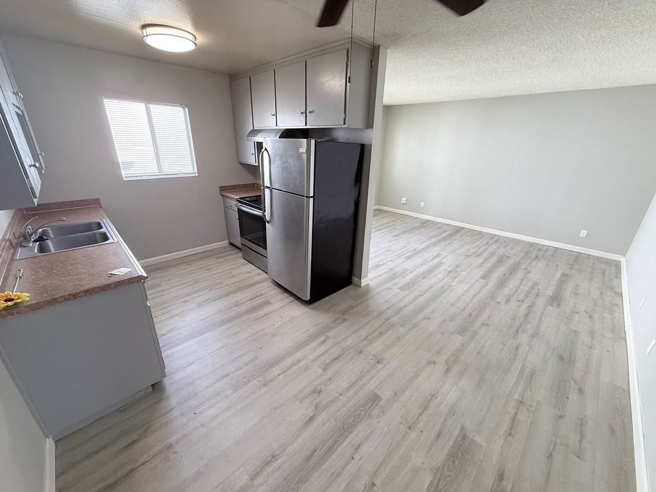 860 13th St - Photo 4 of 11