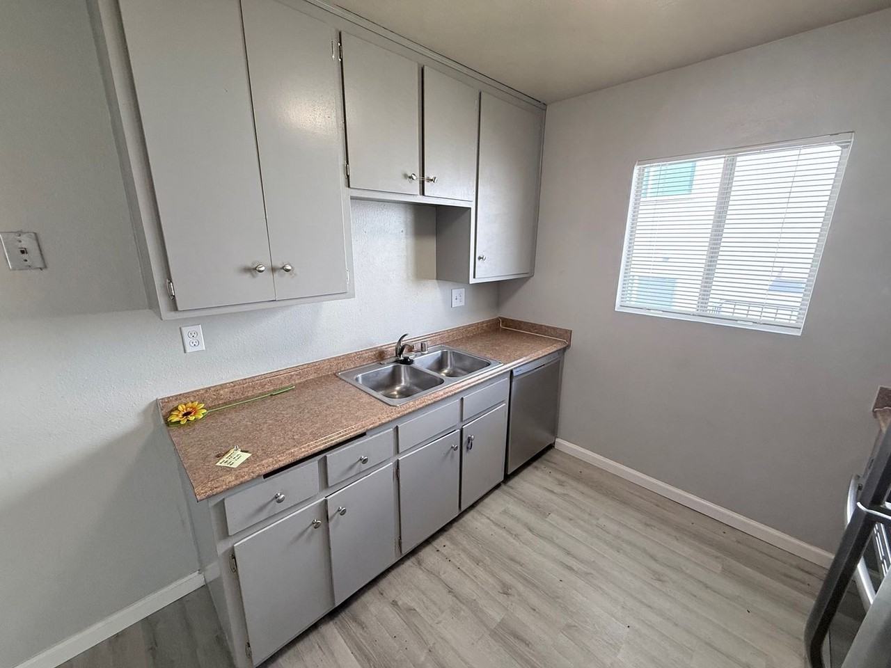 860 13th St - Photo 6 of 11