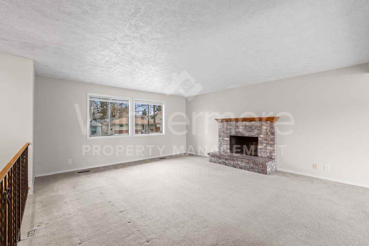 3532 W Heroy Ave - Photo 7 of 36