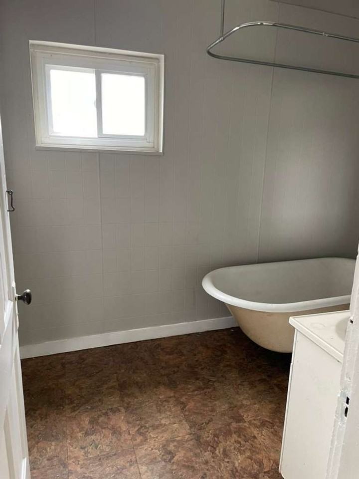 436 Crawford Ave - Photo 5 of 36