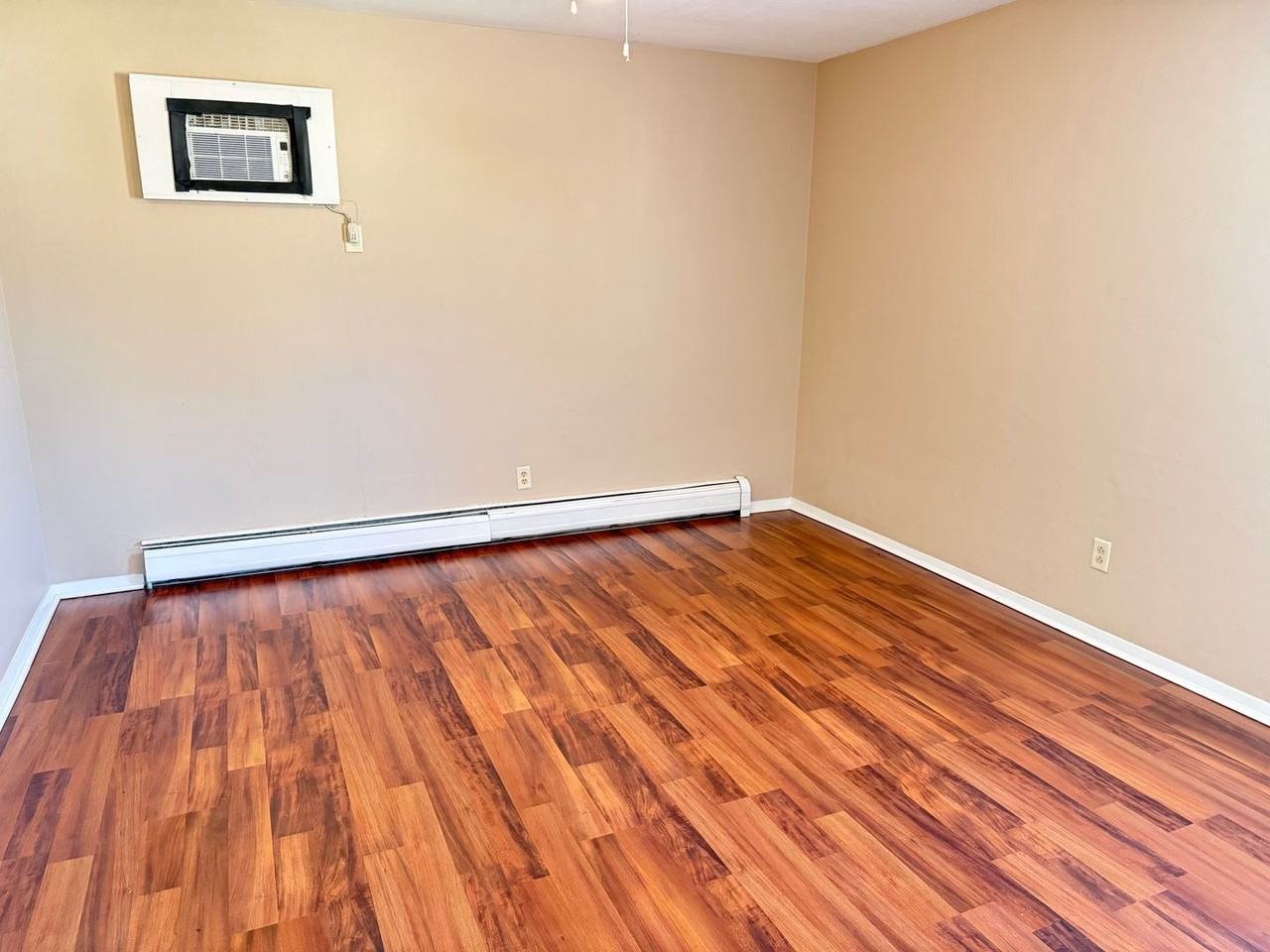 1215 Wall St - Photo 2 of 5