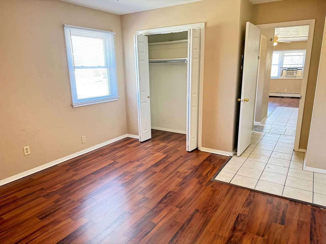 1215 Wall St - Photo 4 of 5