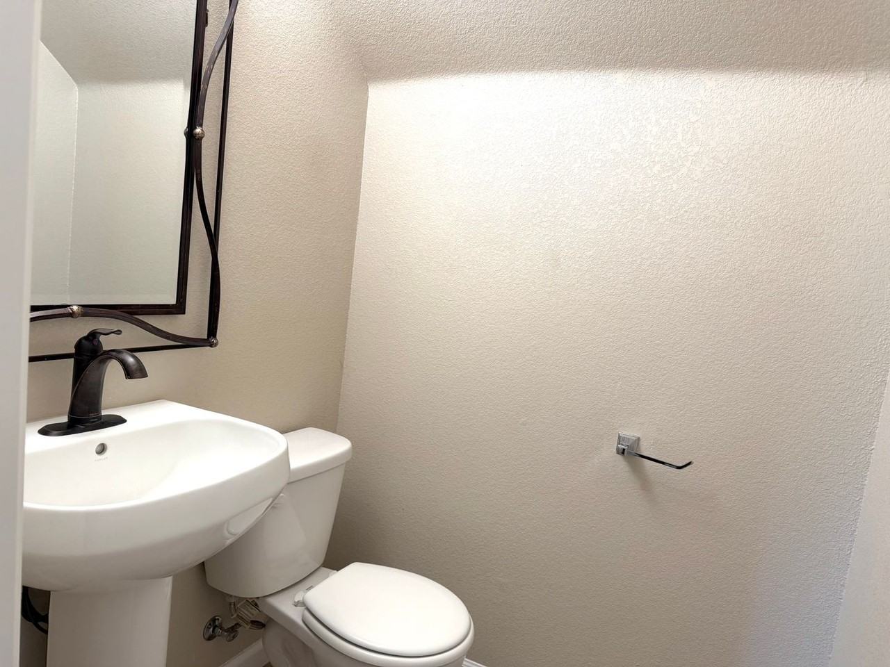 5550 Hanover Ct - Photo 4 of 13