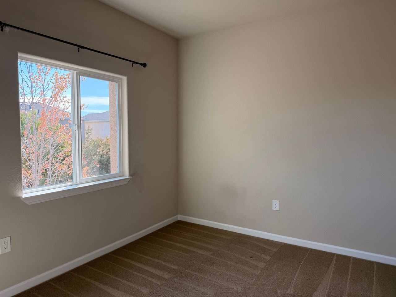 5550 Hanover Ct - Photo 7 of 13