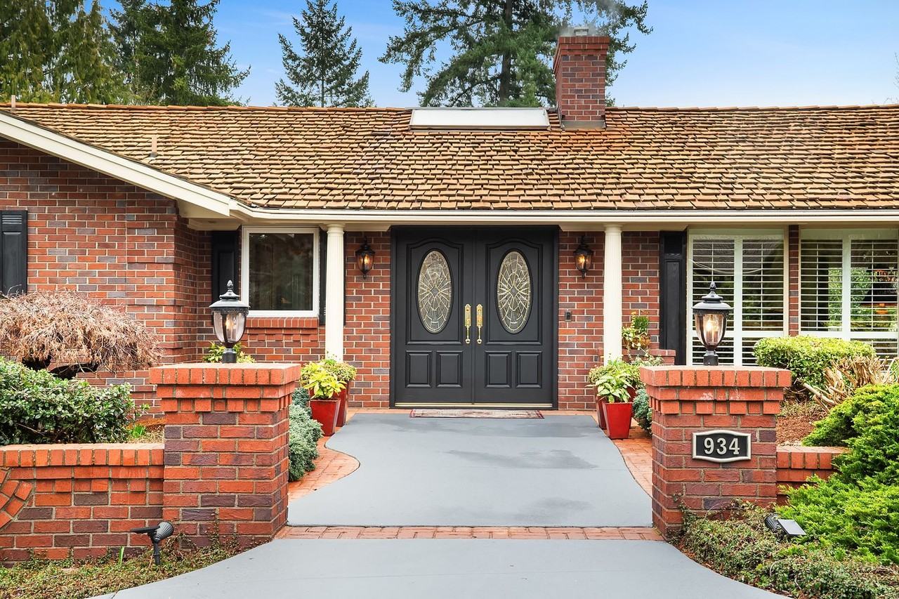 934 88th Ave Ne - Photo 5 of 29