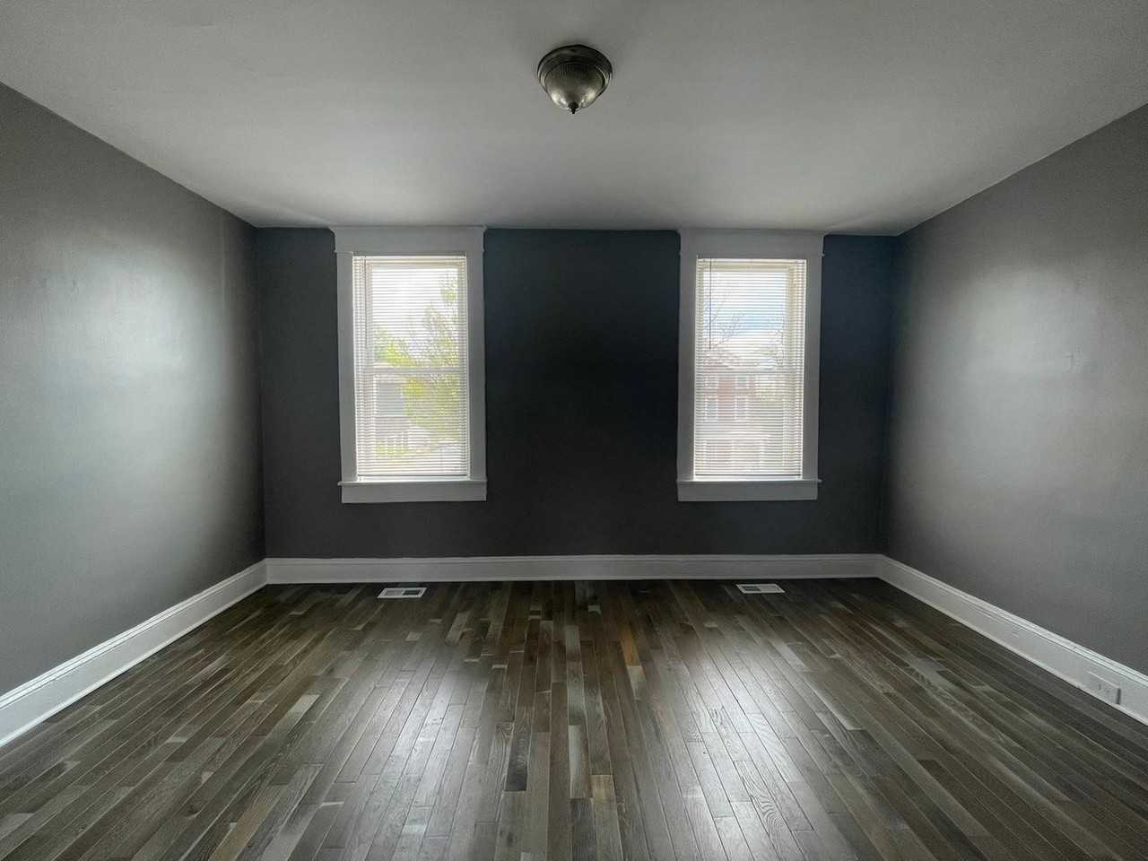 2516 Barclay St - Photo 6 of 18