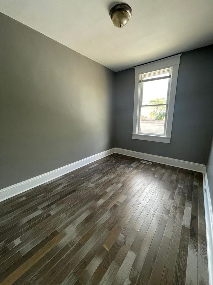 2516 Barclay St - Photo 7 of 18