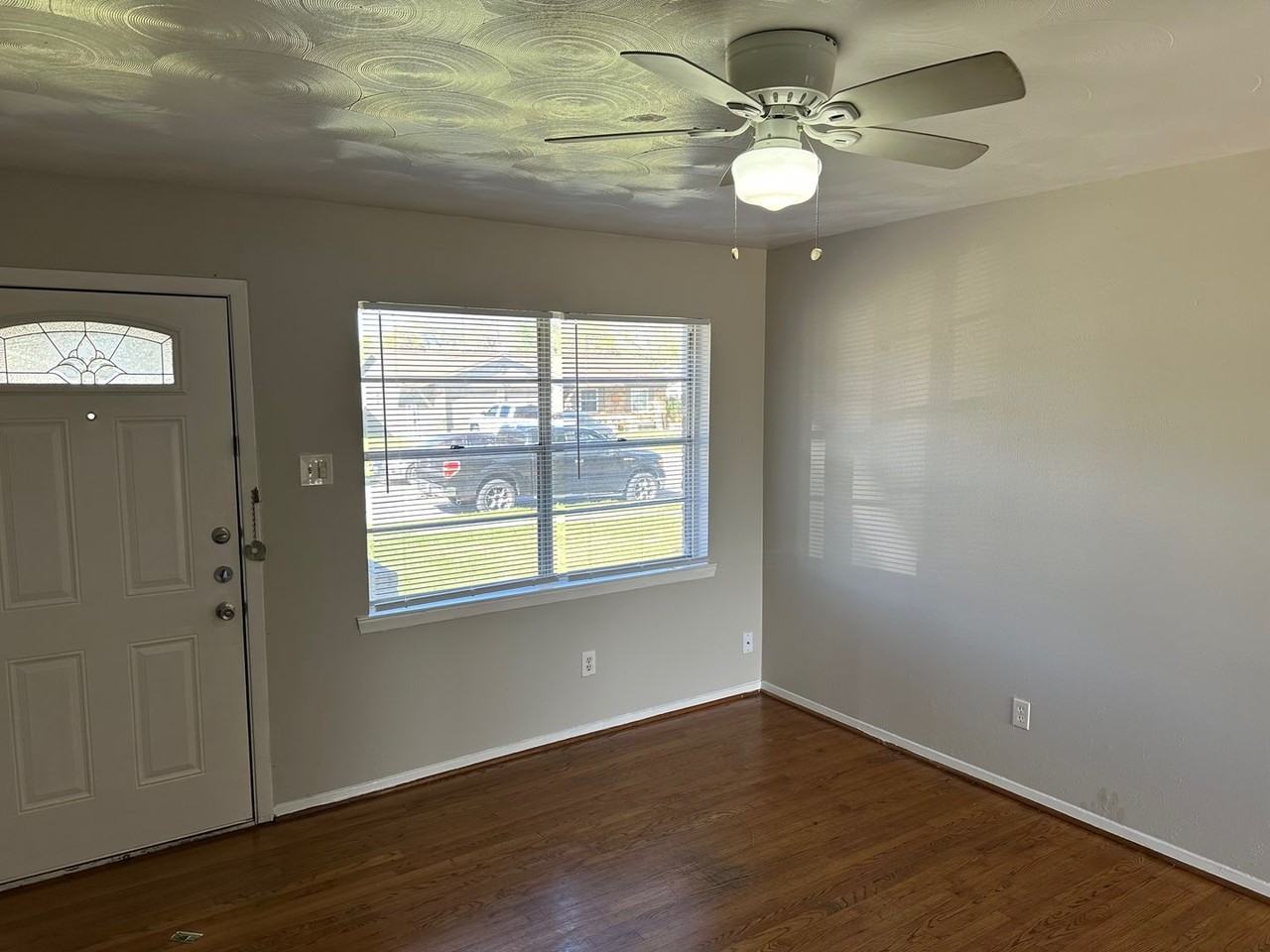 4614 Hanover Dr - Photo 2 of 14