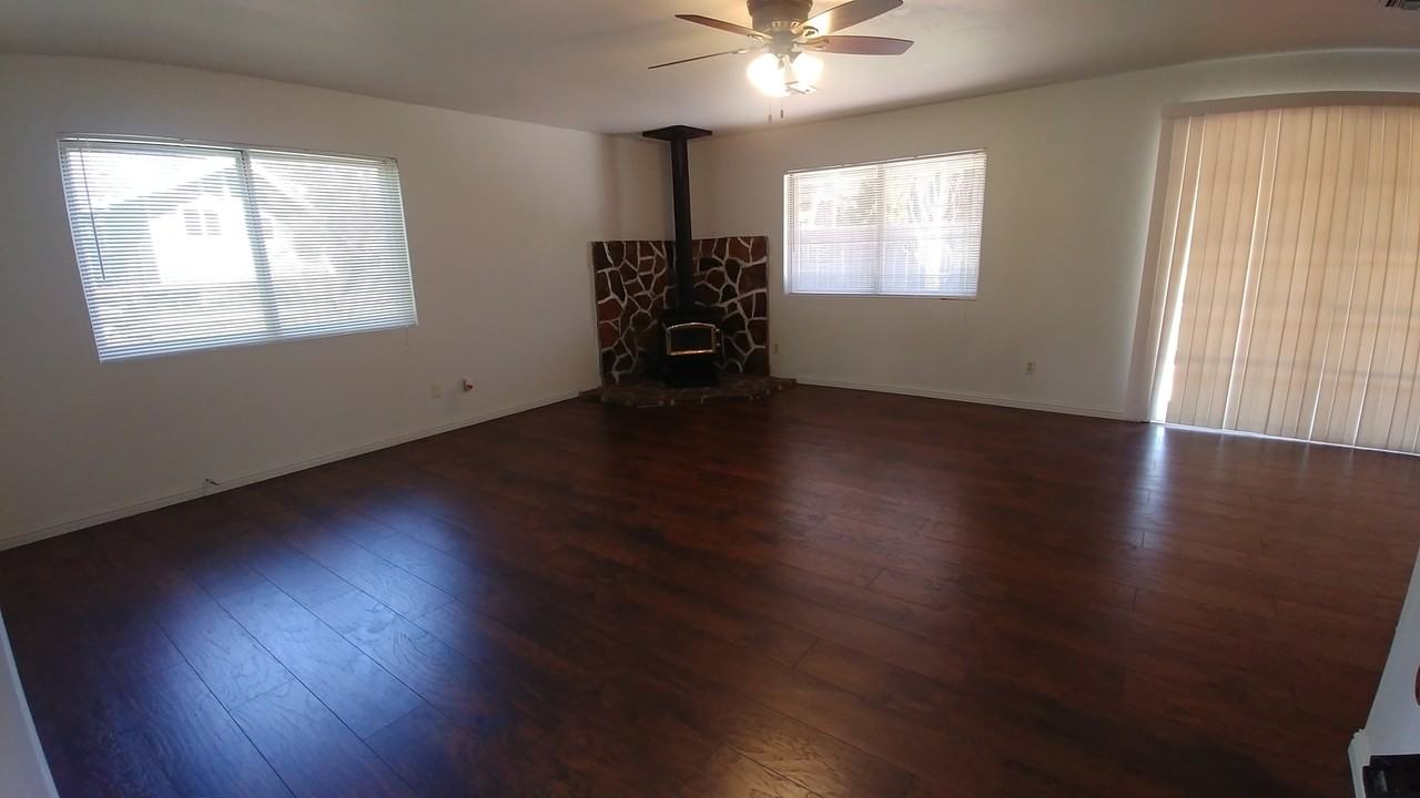 4184 Sherwood Ct - Photo 2 of 14