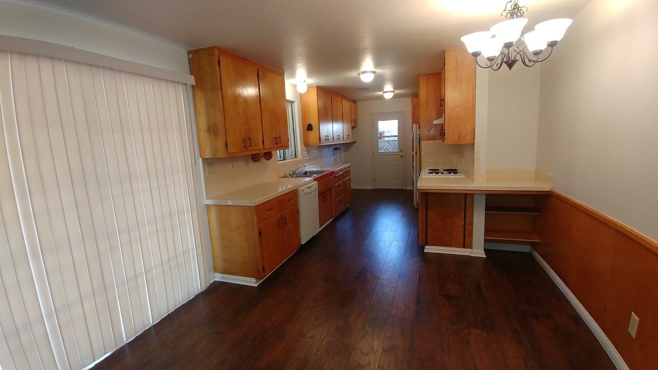 4184 Sherwood Ct - Photo 4 of 14