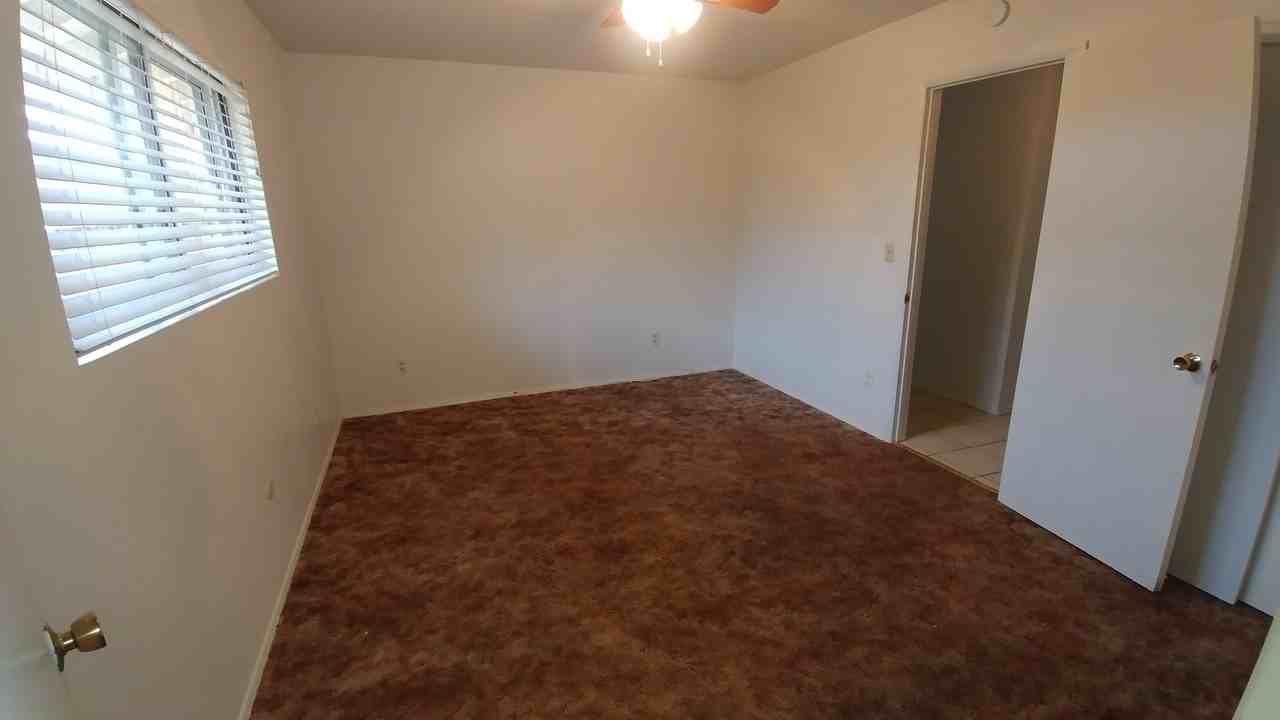 4184 Sherwood Ct - Photo 6 of 14