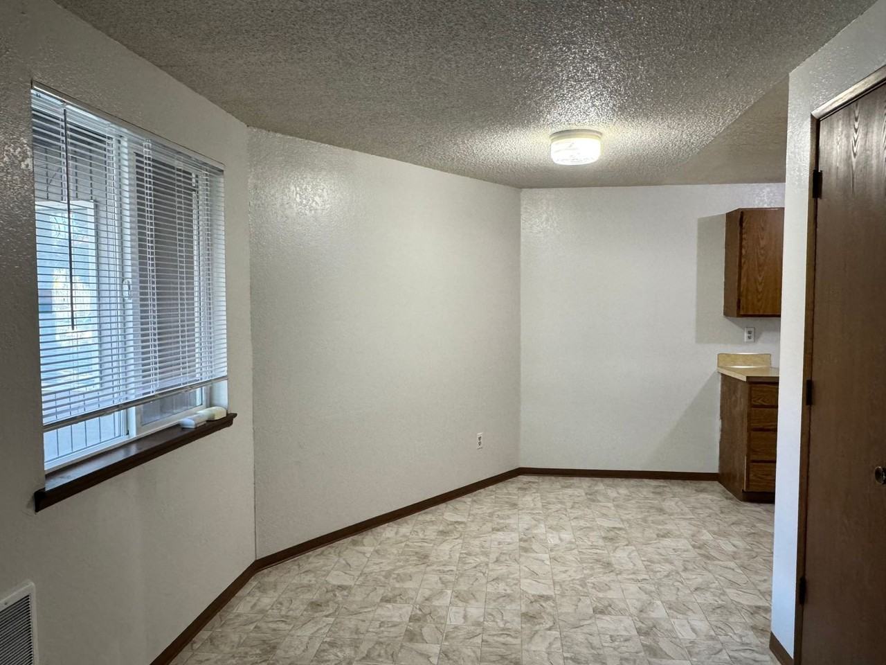 R720 - Photo 6 of 17