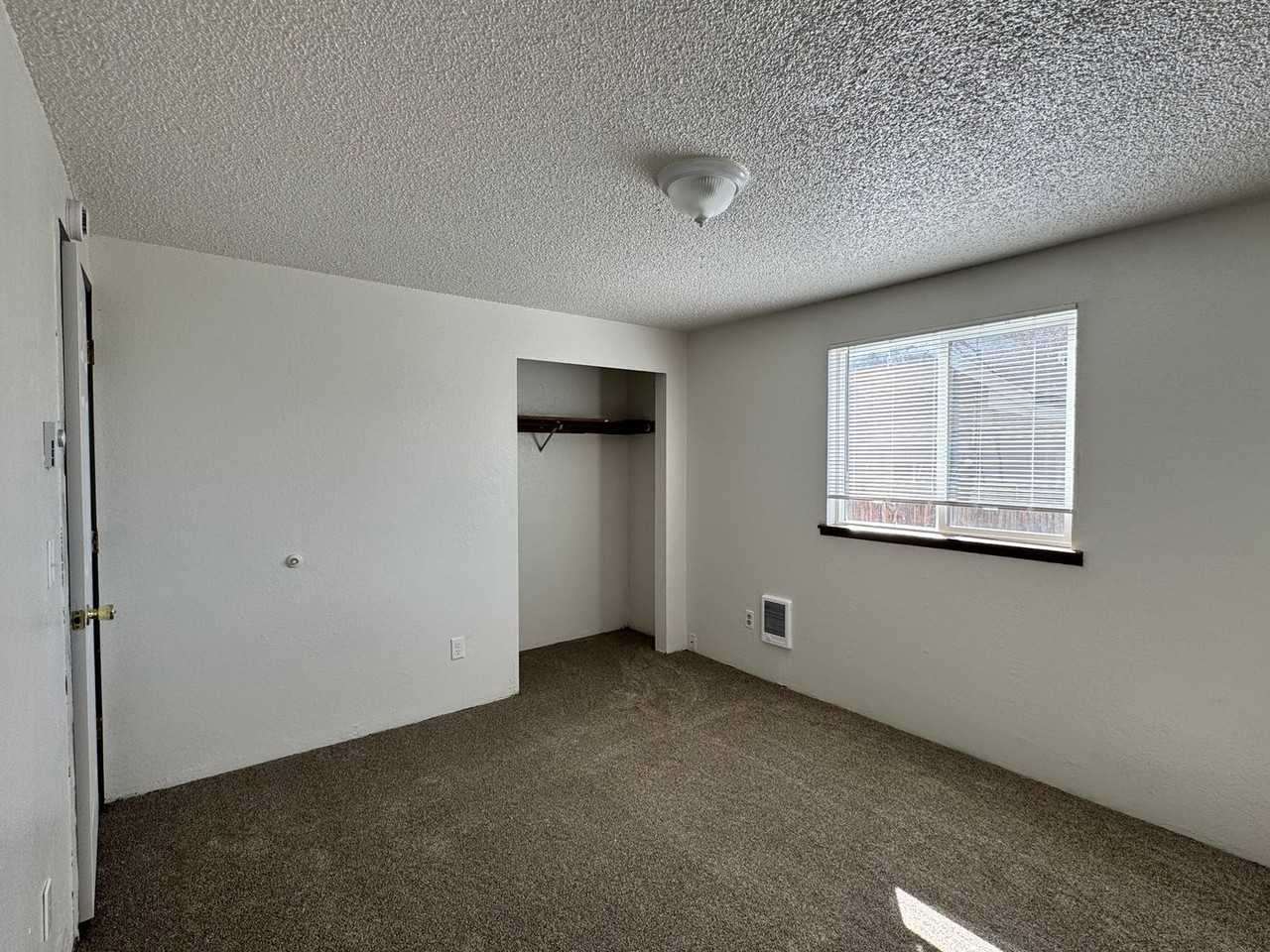 R720 - Photo 7 of 17