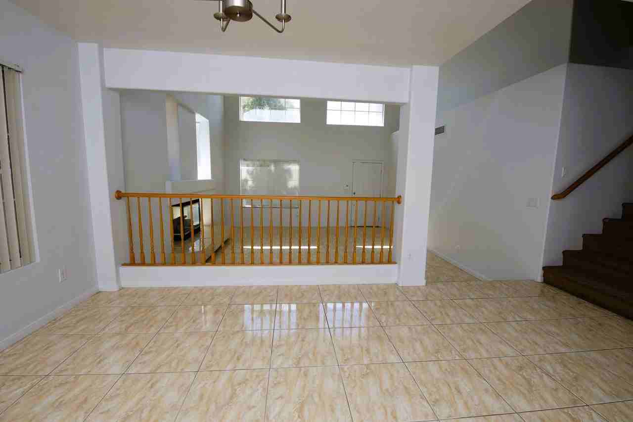 554 Campus Oaks Ct - Photo 4 of 28