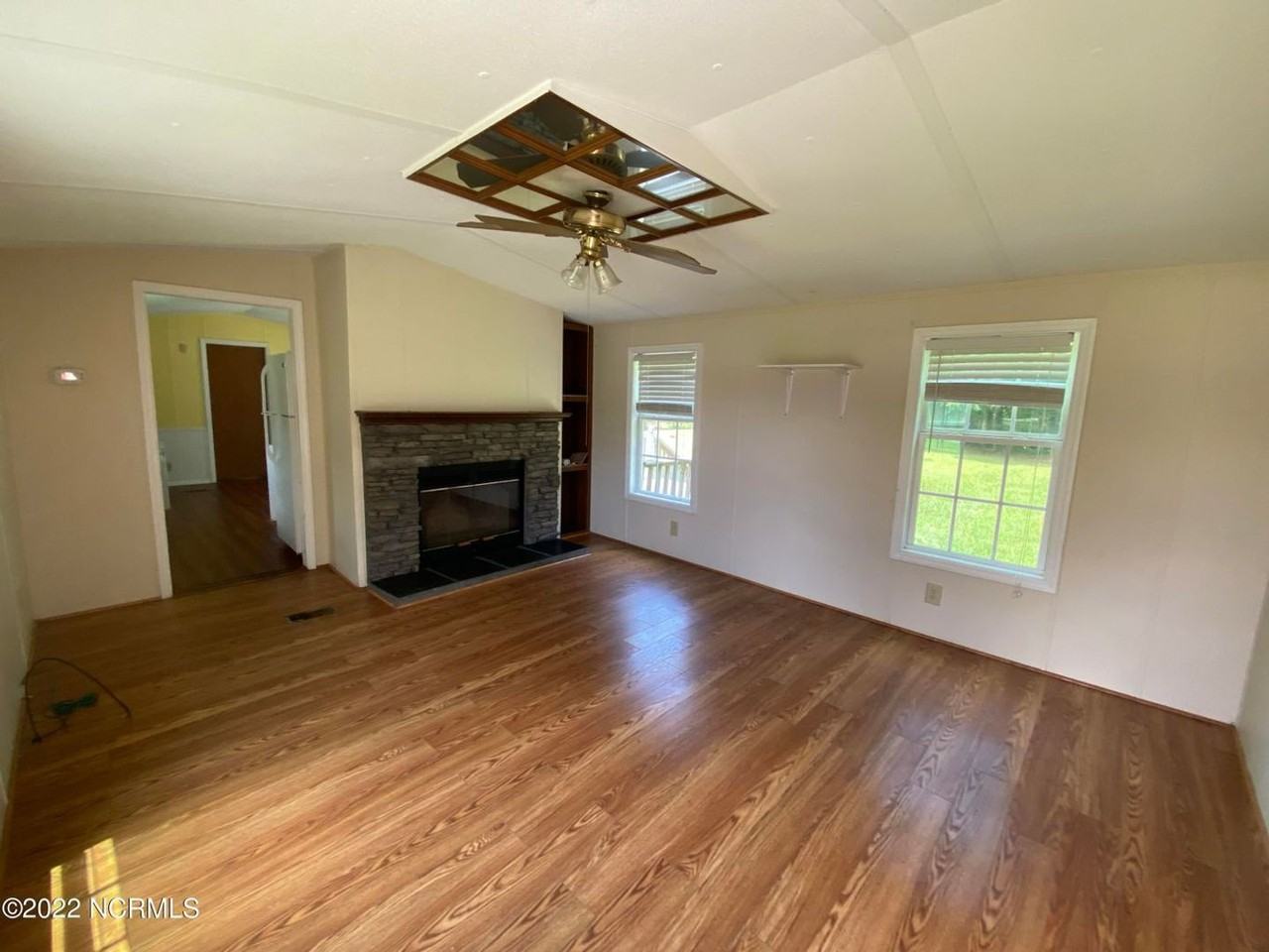 818 Airport Rd - Photo 2 of 13