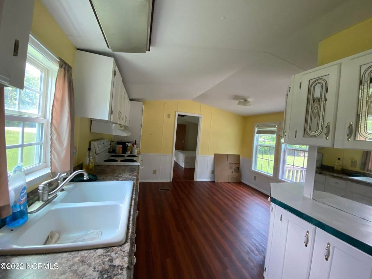 818 Airport Rd - Photo 4 of 13