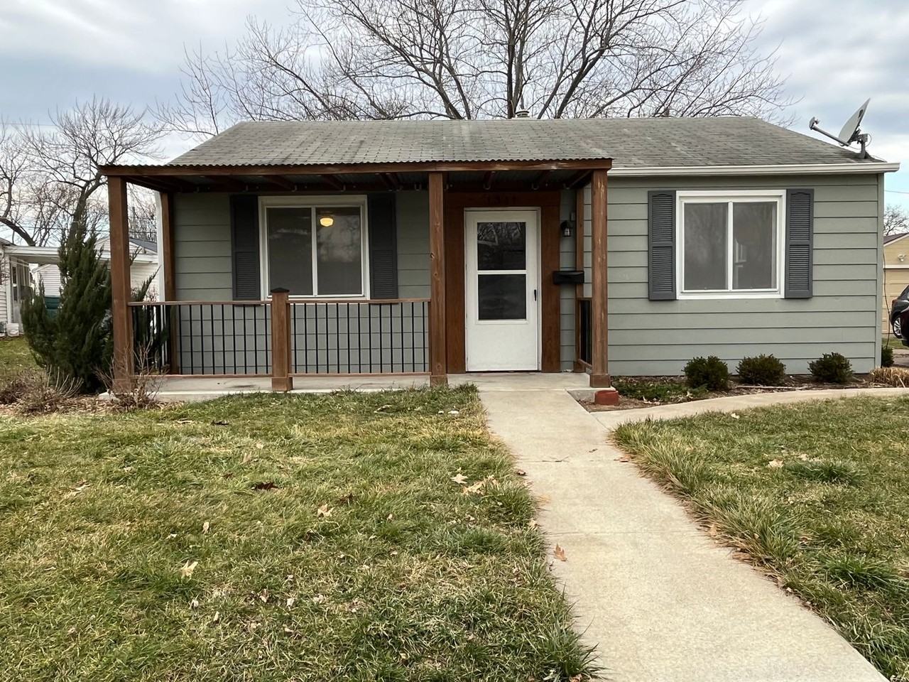 1311 39th St - Photo 2 of 23