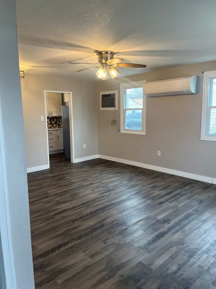 1311 39th St - Photo 3 of 23