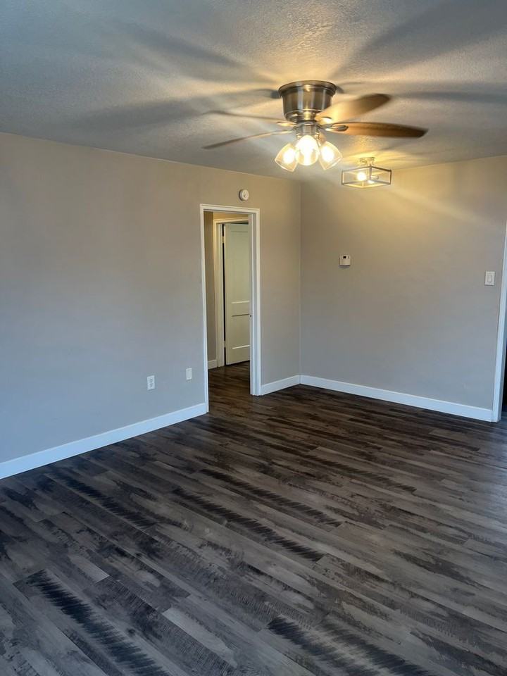 1311 39th St - Photo 4 of 23