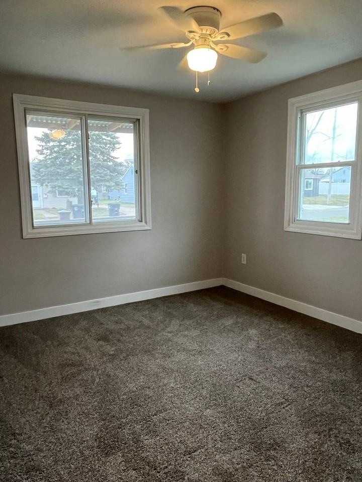 1311 39th St - Photo 6 of 23