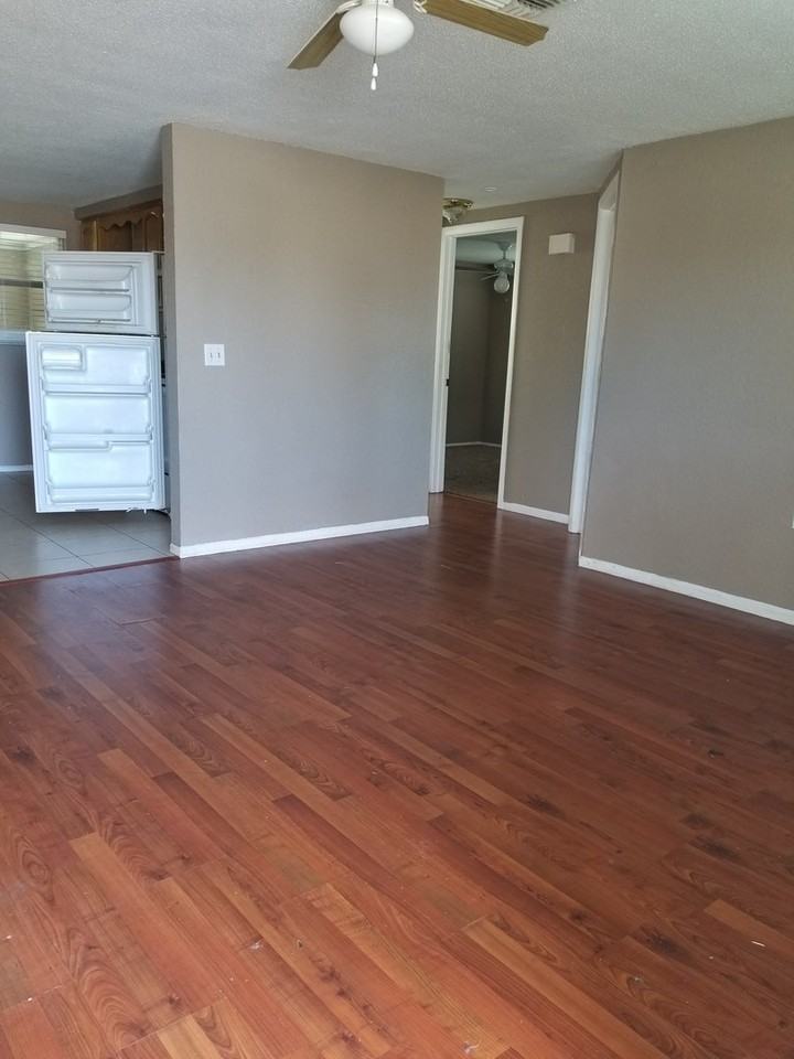 5352 Poinsettia Dr - Photo 3 of 10