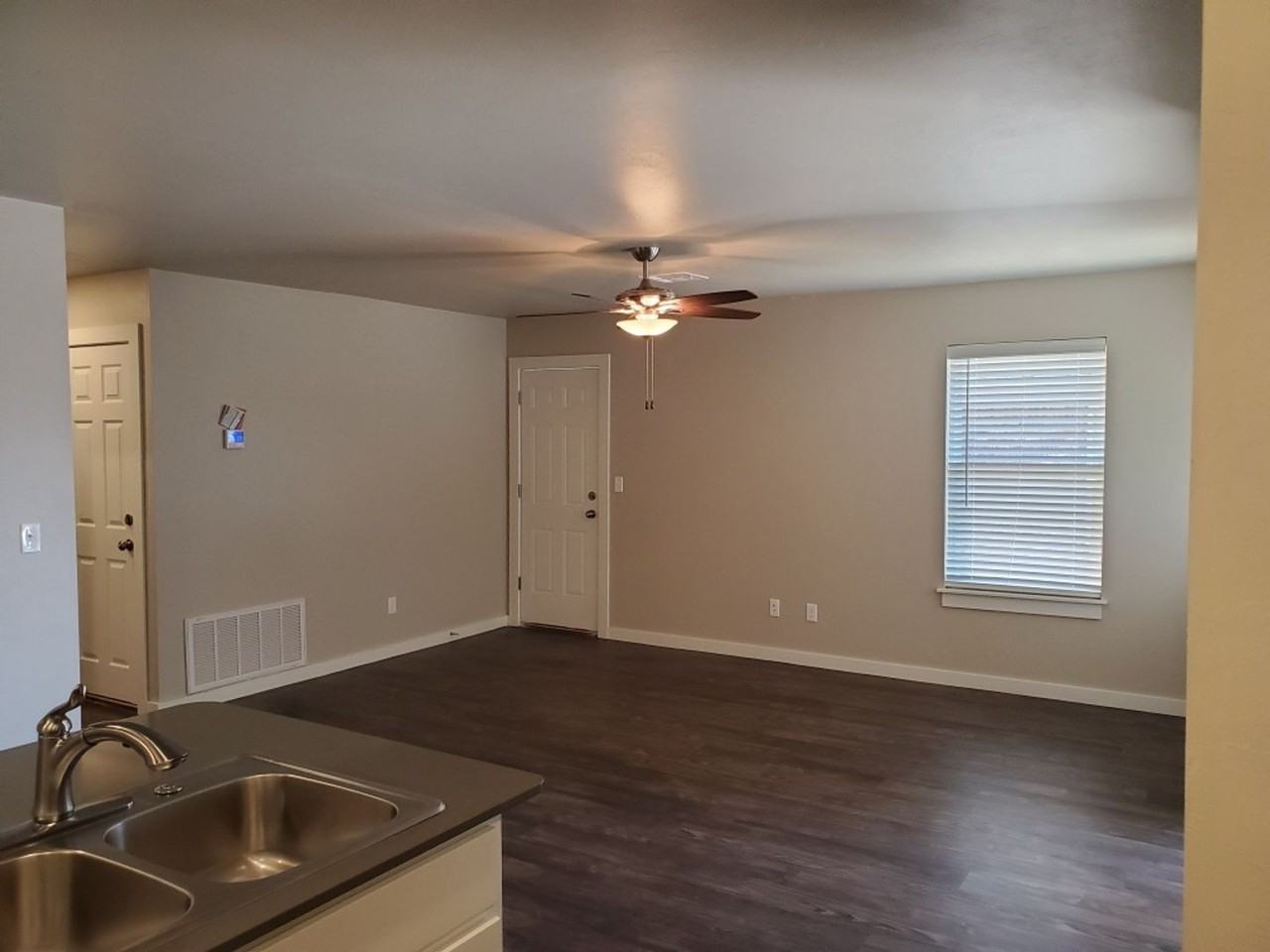 755 Sw 13th St - Photo 2 of 11