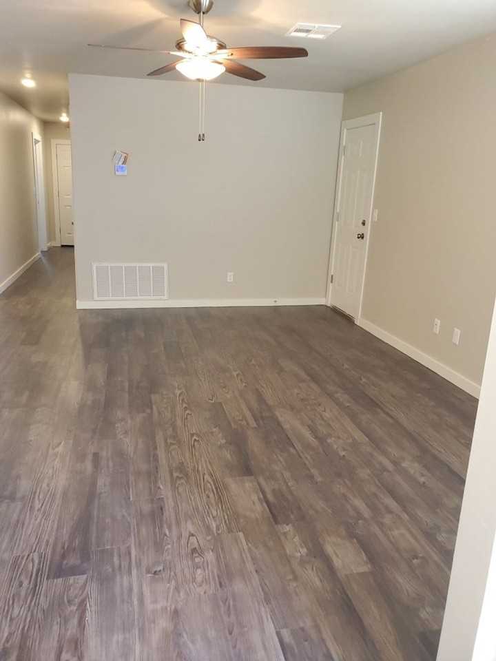 755 Sw 13th St - Photo 3 of 11