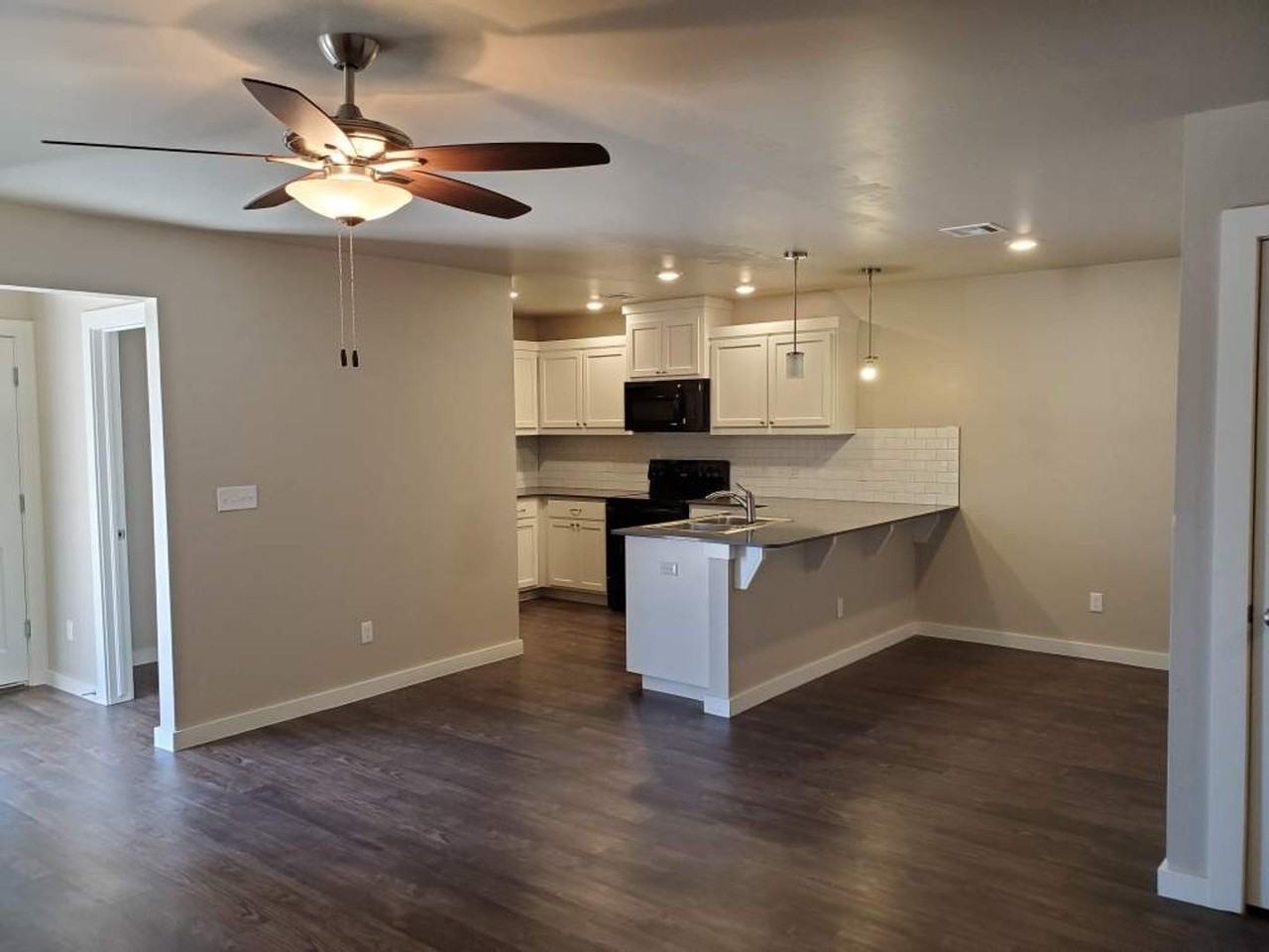 755 Sw 13th St - Photo 5 of 11