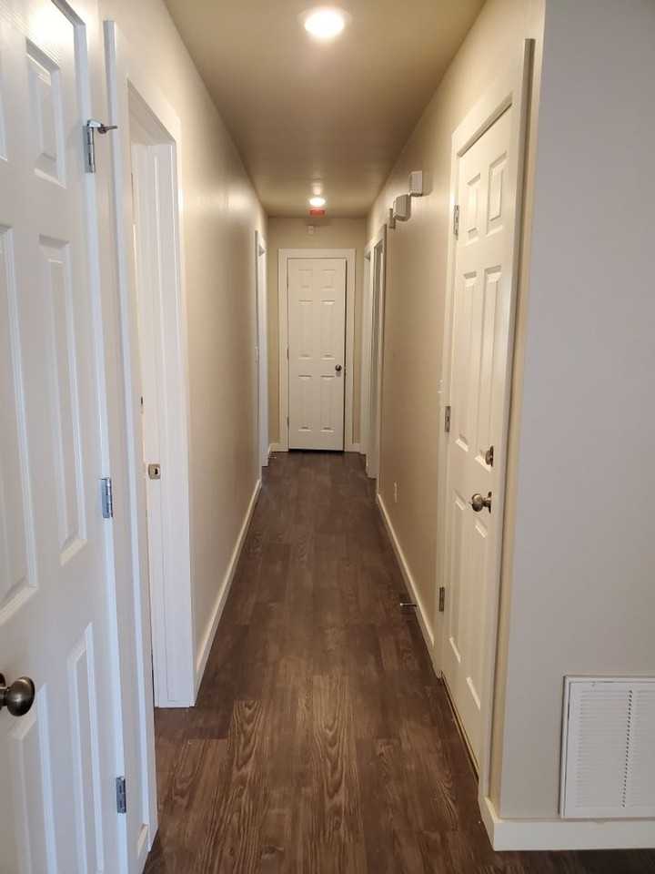 755 Sw 13th St - Photo 7 of 11