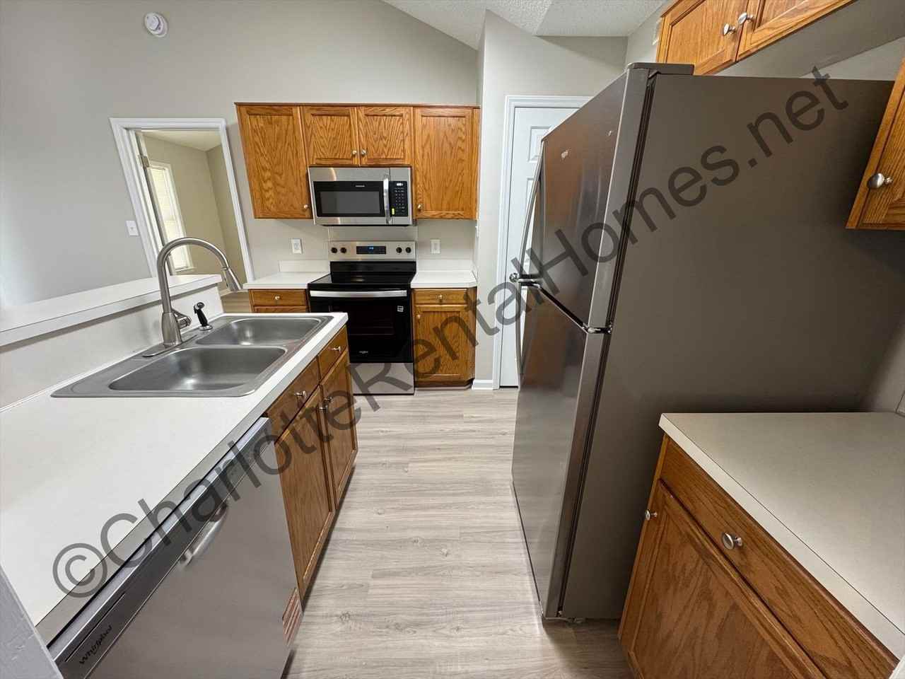 6311 Richfield Ln - Photo 4 of 12