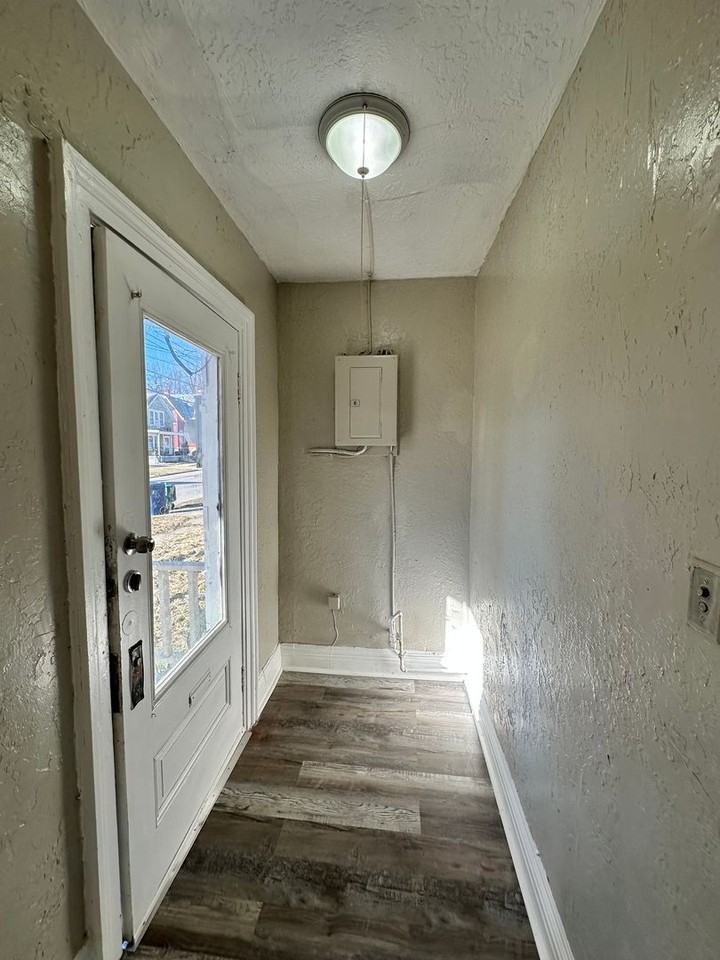 31 Pershing Ave #1 - Photo 2 of 39